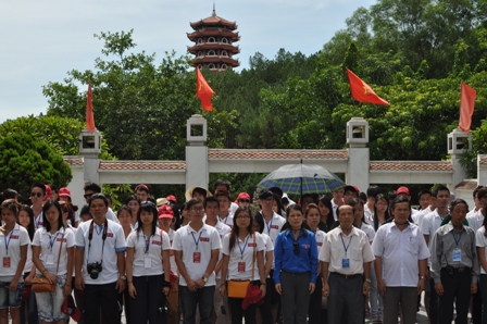 Hoạt động của Đoàn đại biểu thanh thiếu niên, sinh viên Việt kiều tại Hà Tĩnh